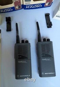 2 MOTOROLA TALKABOUT DISTANCE DPS 5 MILE TWO-WAY RADIO Model P24SRT03G2A, tested
