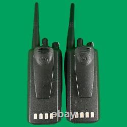 (2) Motorola CP185 / Two-Way Radio / Analog / 2 4 Watts / 435MHz 480MHz