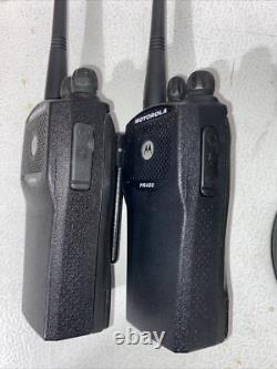2 Motorola PR400 UHF 16 Channel Two-Way Radios AAH65RDC9AA2AN Chargers Batteries