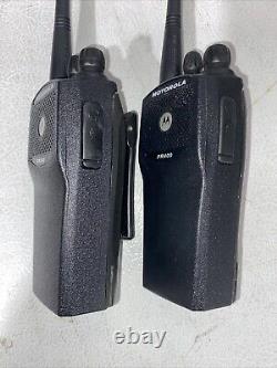 2 Motorola PR400 UHF 16 Channel Two-Way Radios AAH65RDC9AA2AN Chargers Batteries