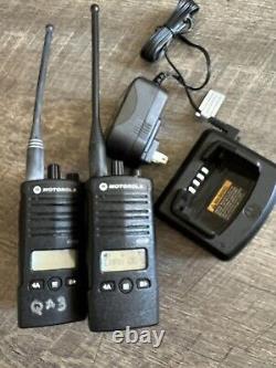 2 Motorola RDU4160d UHF 16Ch Two Way Radio RU4160BKN9BA With One Charger