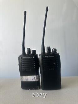 2 Motorola VX-261-G7-5 Two Way Radio 16 CH UHF VX-261 / No Charger