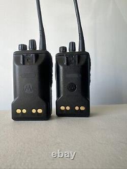 2 Motorola VX-261-G7-5 Two Way Radio 16 CH UHF VX-261 / No Charger