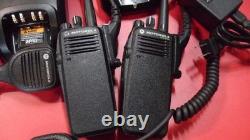 2 X MOTOROLA XPR 6100 403-470 MHz UHF 4w Digital Two Way Radios AAH55QDT9JA1AN