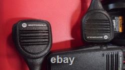 2 X MOTOROLA XPR 6100 403-470 MHz UHF 4w Digital Two Way Radios AAH55QDT9JA1AN