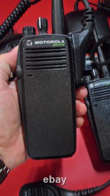 2 X MOTOROLA XPR 6100 403-470 MHz UHF 4w Digital Two Way Radios AAH55QDT9JA1AN
