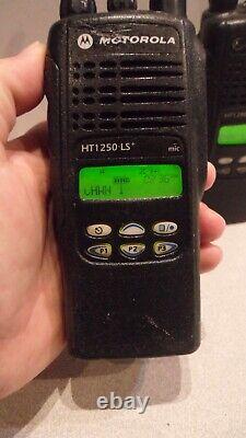 2 X Motorola HT1250 LS+ UHF 450-512MHz 4W 16CH Two Way Radios AAH25SDH9DP5AN