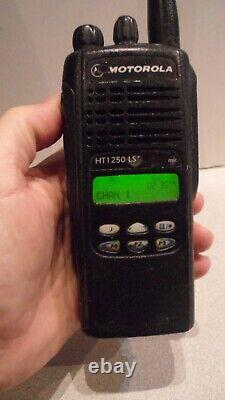 2 X Motorola HT1250 LS+ UHF 450-512MHz 4W 16CH Two Way Radios AAH25SDH9DP5AN