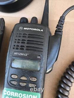 2 X Motorola HT1250 LS+ UHF 450-512MHz 4W 16CH Two Way Radios AAH25SDH9DP5AN
