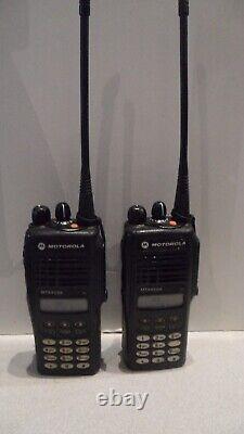 2 X Motorola MTX4500 UHF 403-470 MHz 4W 16ch Two Way Radios AAH25RDH9GB6AN