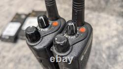 2 x MOTOROLA HT750 136-174 MHz VHF 16ch TWO WAY RADIO AAH25KDC9AA3AN