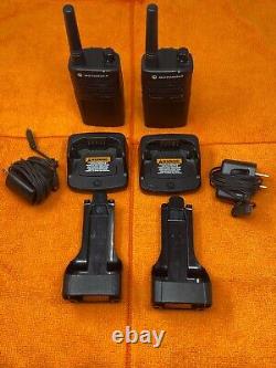 2 x MOTOROLA RMM2050 ON SITE 2 WAY RADIO W BATTERY, CHARGER PMLN6383A / CLIP ONS