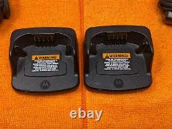 2 x MOTOROLA RMM2050 ON SITE 2 WAY RADIO W BATTERY, CHARGER PMLN6383A / CLIP ONS