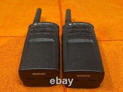 2 x MOTOROLA RMM2050 ON SITE 2 WAY RADIO W BATTERY, CHARGER PMLN6383A / CLIP ONS