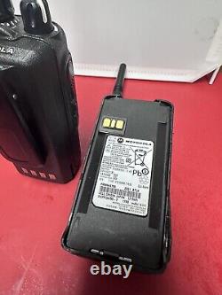 2x Motorola CP185 Two Way Radio UHF 435-480mhz 16Ch AAH03RDF8AA7AN Withbatteries