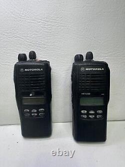 2x Motorola HT1250 UHF 403-470MHZ 4W 128CH Two Way Radio AAH25RDF9AA5AN