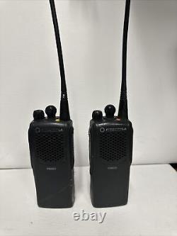 2x Motorola PR860 AAH45SDC9AA3AN 16CH 450-512MHz UHF Two-Way Radio With Batteries