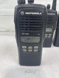 3 MOTOROLA HT1250 VHF 136-174MHz Two-Way Radio AAH25KDF9AA5AN 2 Charger Read