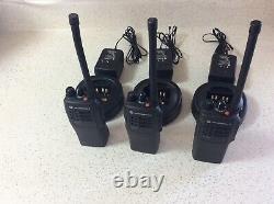 (3) MOTOROLA HT750 TWO WAY PORTABLE RADIOS VHF 136-174MHz 16ch AAH25KDC9AA3AN