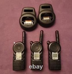 (3) Motorola Cls1410 4ch Uhf Two-way Radios 2 Cradles No Batteries