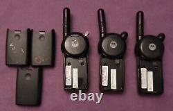 (3) Motorola Cls1410 4ch Uhf Two-way Radios 2 Cradles No Batteries