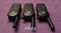 (3) Motorola Cls1410 4ch Uhf Two-way Radios 2 Cradles No Batteries