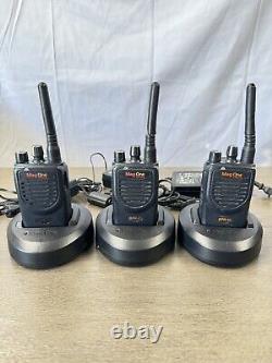 (3) Motorola Mag One BPR40 4 Watt UHF Two Way Radio (450-470 MHz) AAH84RCS8AA1AN