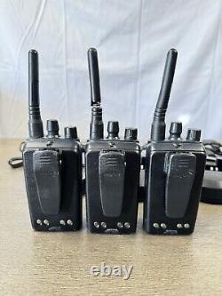 (3) Motorola Mag One BPR40 4 Watt UHF Two Way Radio (450-470 MHz) AAH84RCS8AA1AN