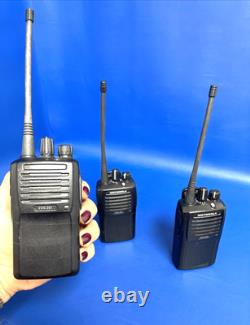 3x Motorola EVX-261-G7-5 EVX-261-G6-5 Two Way Radio W Batteries