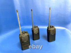3x Motorola EVX-261-G7-5 EVX-261-G6-5 Two Way Radio W Batteries