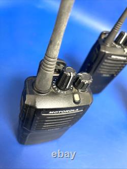 3x Motorola EVX-261-G7-5 EVX-261-G6-5 Two Way Radio W Batteries