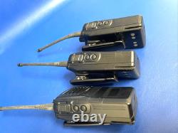 3x Motorola EVX-261-G7-5 EVX-261-G6-5 Two Way Radio W Batteries