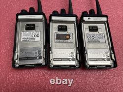 3x Motorola EVX-261-G7-5 EVX-261-G6-5 Two Way Radio W Batteries