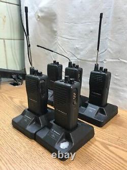 (4x) Motorola Radius GP350 P94MGC20C2AA Two Way Radio Walkie Talkie + Bases