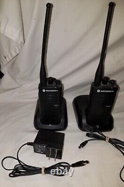 5x Motorola RDU4100 10-Ch UHF Two Way Radios RU4100BKN9BA+ 4x Docking Charger