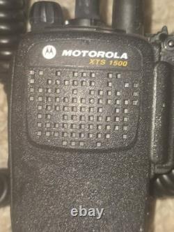 6 Motorola XTS 1500 Two-Way Radio with A 6 Charger and Battery