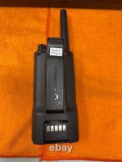 6 x MOTOROLA RMM2050 ON SITE 2 WAY RADIO With 6 PORT CHARGER PMLN6387A / CLIP ONS