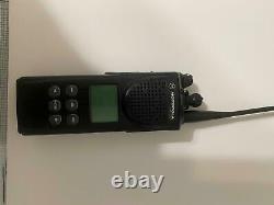 6x Motorola Xts3000 Two Way Radio Ho9sdf9pw7bn P25 450-520 With Charging Dock