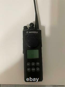 6x Motorola Xts3000 Two Way Radio Ho9sdf9pw7bn P25 450-520 With Charging Dock