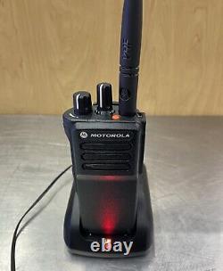 EUC Motorola XPR 7350e AAH56JDC9WA1AN VHF Two Way Radio 150.8-173.4 MHz Charger