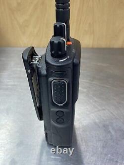 EUC Motorola XPR 7350e AAH56JDC9WA1AN VHF Two Way Radio 150.8-173.4 MHz Charger
