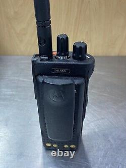 EUC Motorola XPR 7350e AAH56JDC9WA1AN VHF Two Way Radio 150.8-173.4 MHz Charger