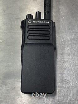 EUC Motorola XPR 7350e AAH56JDC9WA1AN VHF Two Way Radio 150.8-173.4 MHz Charger