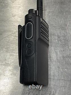 EUC Motorola XPR 7350e AAH56JDC9WA1AN VHF Two Way Radio 150.8-173.4 MHz Charger