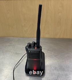 EUC Motorola XPR 7350e AAH56JDC9WA1AN VHF Two Way Radio 150.8-173.4 MHz Charger