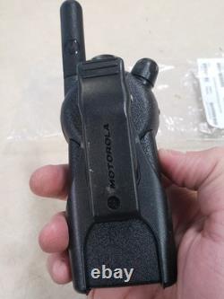 GENUINE MOTOROLA CLS1410 5-Mile 4-Channel UHF Two-Way Radio, Clip & Battery