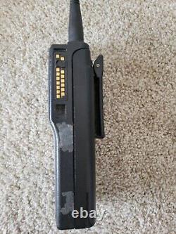 LOT OF 2 Motorola HT1000 H01SDC9AA3DN UHF 16 Channel Portable Radio Working