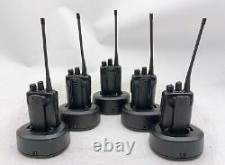 LOT OF 5 Motorola EVX-261-G7-5 UHF 470-512 MHz Two Way Radio With Charging base