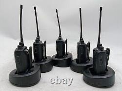 LOT OF 5 Motorola EVX-261-G7-5 UHF 470-512 MHz Two Way Radio With Charging base
