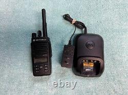 (LotA2) Motorola UHF XPR3500e AAH02RDH9VA1AN Two-Way Radio with Charger